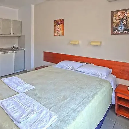 Seafront Aparthotel 3*