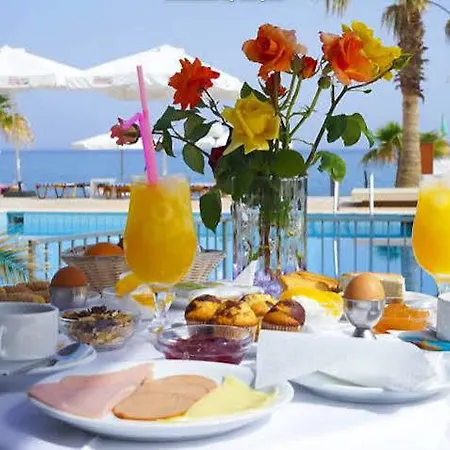 Seafront Aparthotel 3*