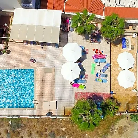 Seafront Aparthotel 3*