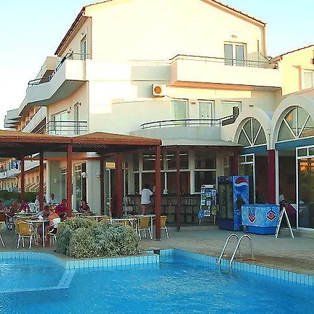 Seafront 公寓式酒店 3*